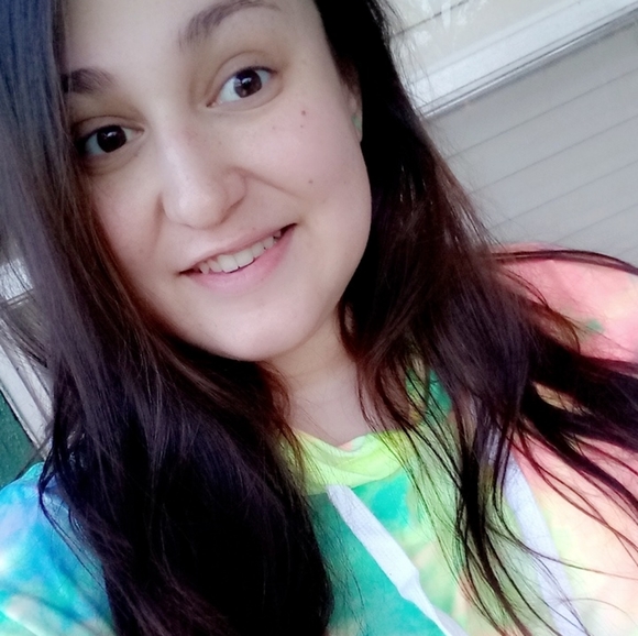 Howdy! Meet your posher, Danielle☮️ - Picture 2 of 4